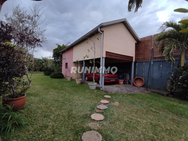Villa Sainte Suzanne 5 pièce(s) 115 m2 Nos conseillers vous accompagnent dans votre projet immobilier