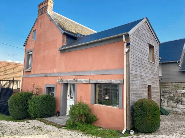 Maison prête à vivre à 6 kms de Lisieux - Terrain de 1200 m2 avec dépendance.
