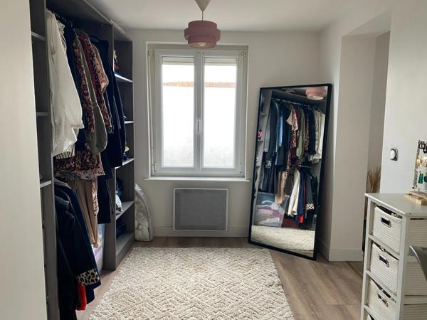 Maison prête à vivre à 6 kms de Lisieux - Terrain de 1200 m2 avec dépendance.