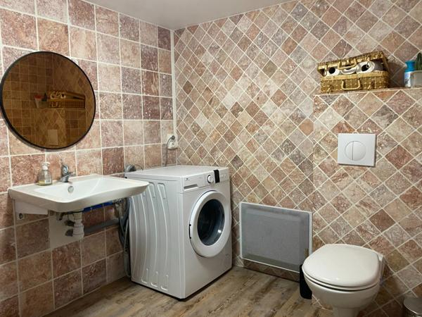 Maison prête à vivre à 6 kms de Lisieux - Terrain de 1200 m2 avec dépendance.