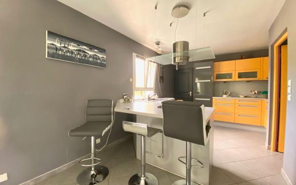 Maison à vendre    5 pièces •  Épône