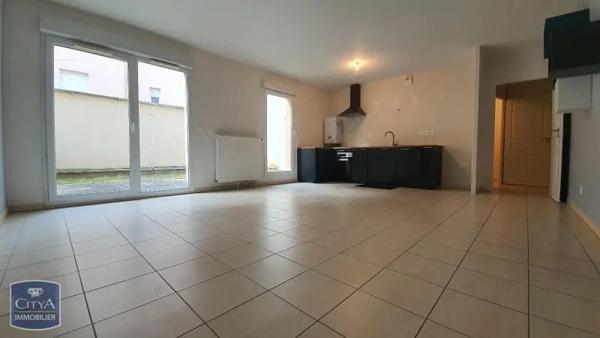 Appartement à louer 3 pièces 68.2m² Chartres (28000)