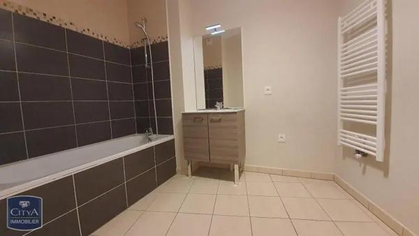 Appartement à louer 3 pièces 68.2m² Chartres (28000)