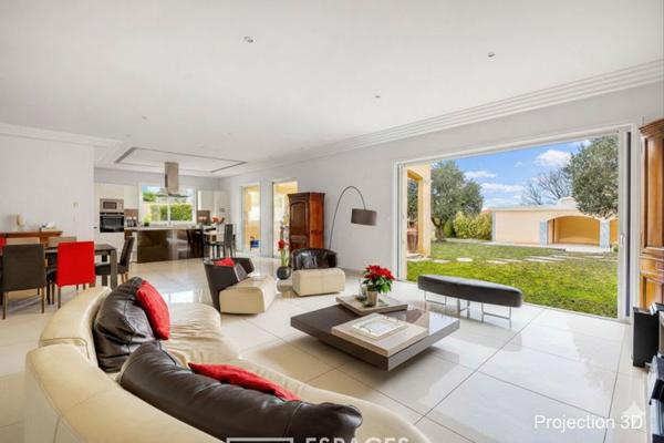 Maison de plain pied avec piscine