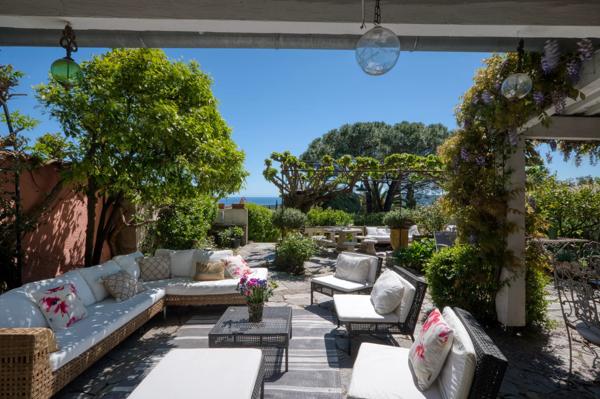 Maison de charme offrant 8 chambres avec vue mer et piscine à Saint-Tropez
