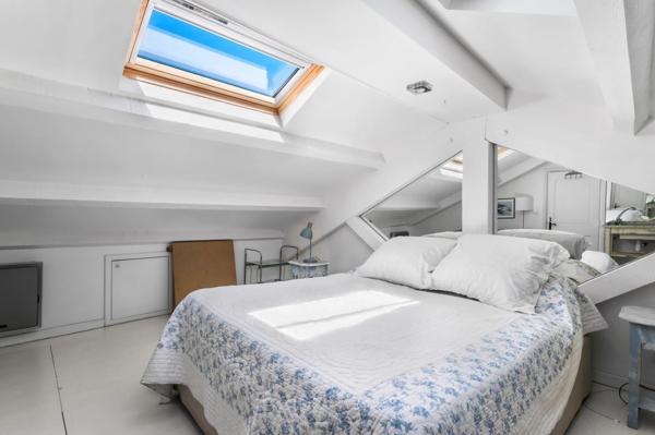 Maison de charme offrant 8 chambres avec vue mer et piscine à Saint-Tropez