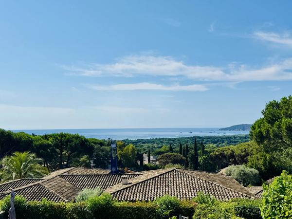 Maison de charme offrant 8 chambres avec vue mer et piscine à Saint-Tropez
