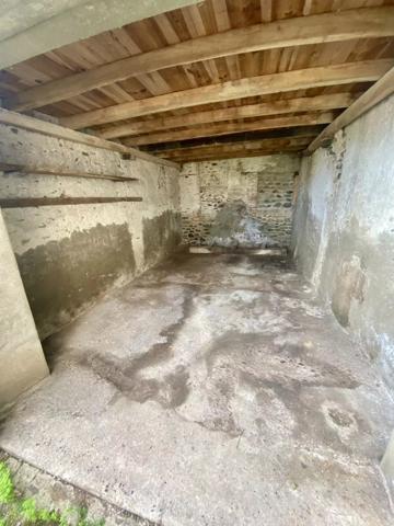 Ancienne ferme imposante au cœur d'un charmant village