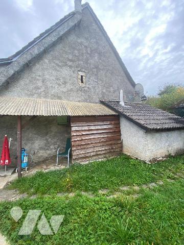 A vendre, à Jaleyrac (CANTAL), dans un petit hameau calme et verdoyant, sans vis à vis mais à p...