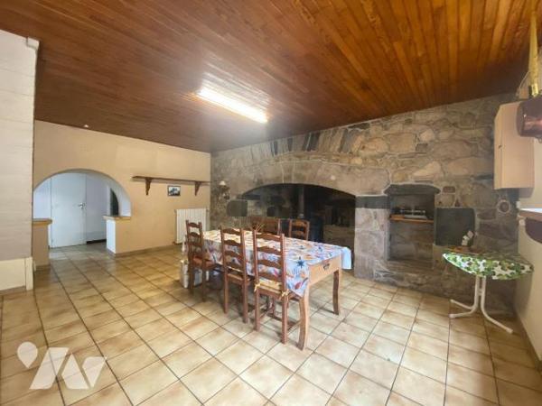 A vendre, à Jaleyrac (CANTAL), dans un petit hameau calme et verdoyant, sans vis à vis mais à p...