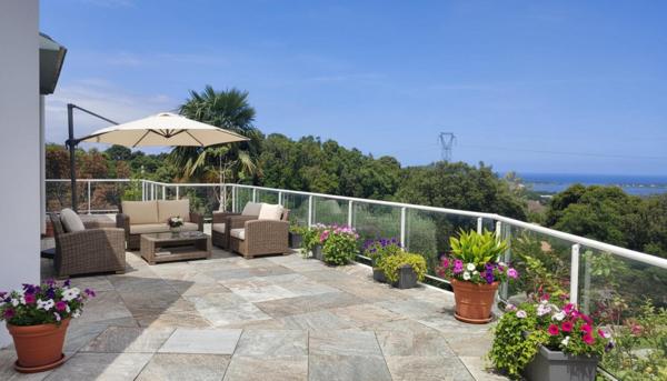 propriété de prestige alliant vue mer et montagne