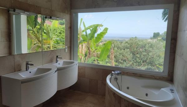 propriété de prestige alliant vue mer et montagne