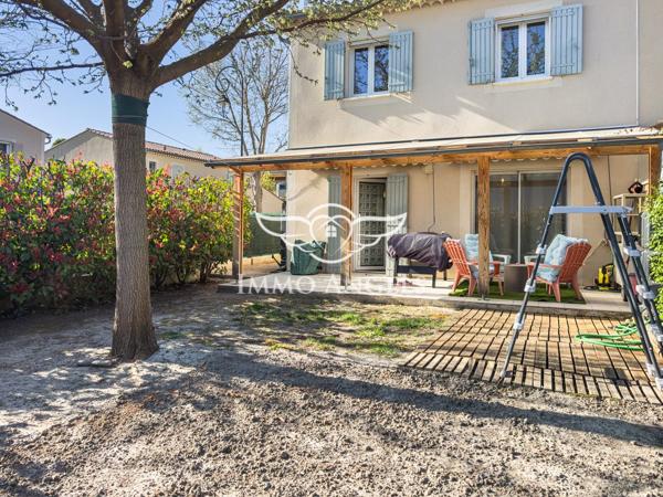 Maison mitoyenne 81 m2, 3 chambres, garage, terrain de 207 m2