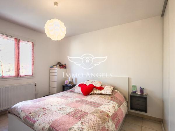 Maison mitoyenne 81 m2, 3 chambres, garage, terrain de 207 m2