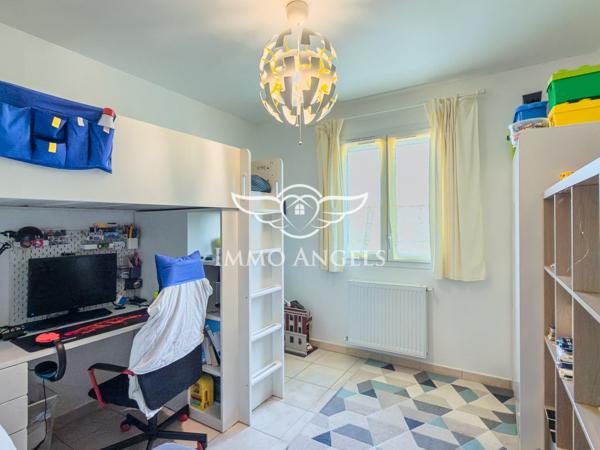 Maison mitoyenne 81 m2, 3 chambres, garage, terrain de 207 m2