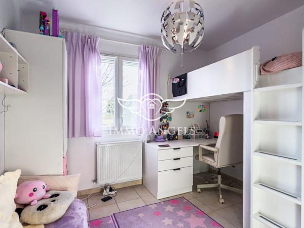 Maison mitoyenne 81 m2, 3 chambres, garage, terrain de 207 m2