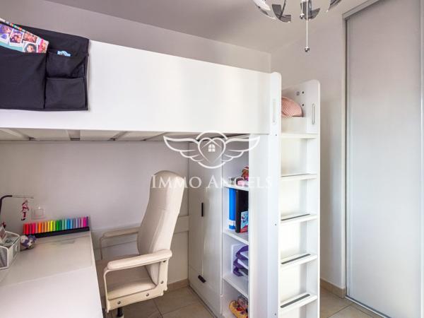 Maison mitoyenne 81 m2, 3 chambres, garage, terrain de 207 m2