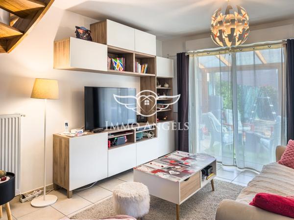 Maison mitoyenne 81 m2, 3 chambres, garage, terrain de 207 m2