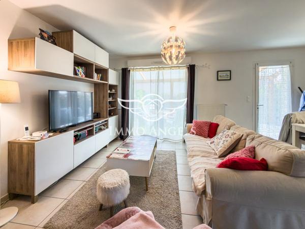 Maison mitoyenne 81 m2, 3 chambres, garage, terrain de 207 m2