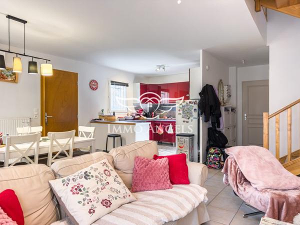 Maison mitoyenne 81 m2, 3 chambres, garage, terrain de 207 m2