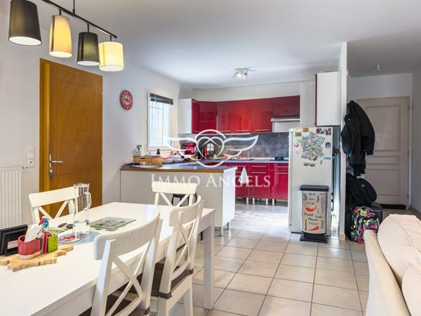 Maison mitoyenne 81 m2, 3 chambres, garage, terrain de 207 m2