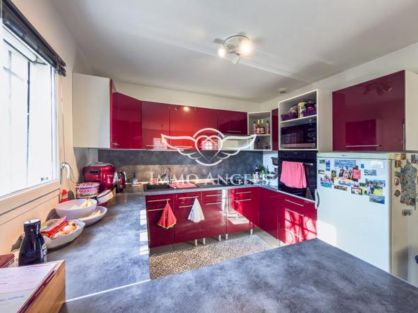 Maison mitoyenne 81 m2, 3 chambres, garage, terrain de 207 m2