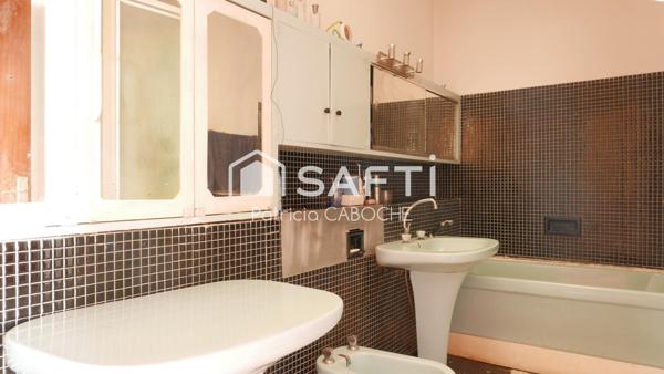 Maison familiale en pierre avec jardin garage et cave