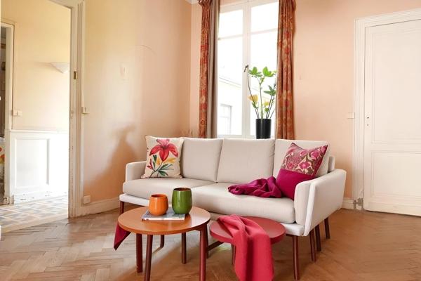 Maison familiale en pierre avec jardin garage et cave