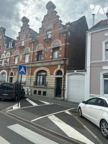 Jolie maison bourgeoise à vendre sur la commune de SAINT LAURENT BLANGY située à 10 mn à pieds ...