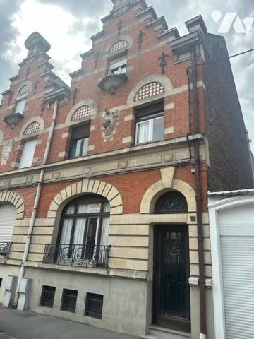 Jolie maison bourgeoise à vendre sur la commune de SAINT LAURENT BLANGY située à 10 mn à pieds ...
