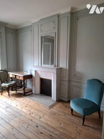 Jolie maison bourgeoise à vendre sur la commune de SAINT LAURENT BLANGY située à 10 mn à pieds ...