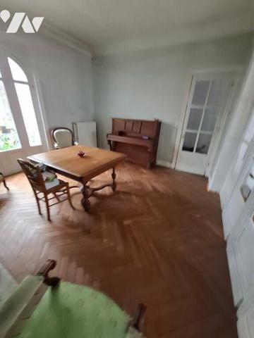 Jolie maison bourgeoise à vendre sur la commune de SAINT LAURENT BLANGY située à 10 mn à pieds ...