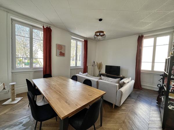 Appartement de charme centre ville avec garage et stationnement