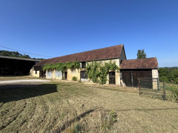 Dans un cadre naturel exceptionnel corps de ferme à restaurer