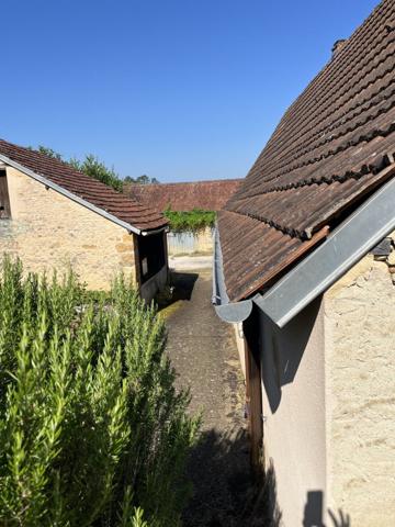 Dans un cadre naturel exceptionnel corps de ferme à restaurer