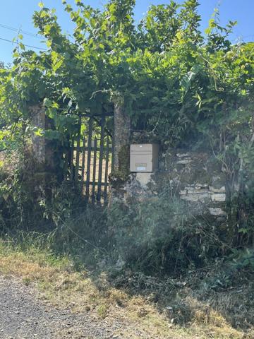 Dans un cadre naturel exceptionnel corps de ferme à restaurer