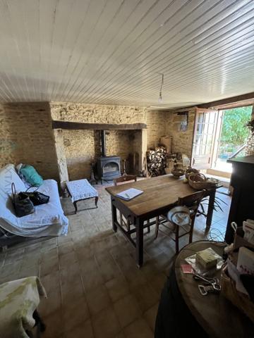 Dans un cadre naturel exceptionnel corps de ferme à restaurer