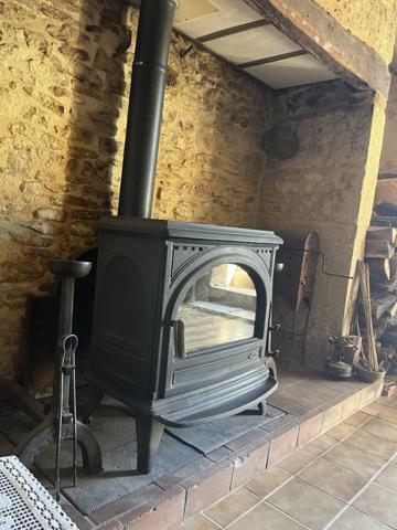 Dans un cadre naturel exceptionnel corps de ferme à restaurer