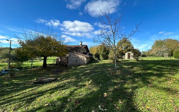 Maison à vendre    1 pièce •  Roussines