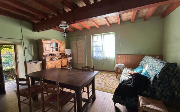 Maison à vendre    1 pièce •  Roussines