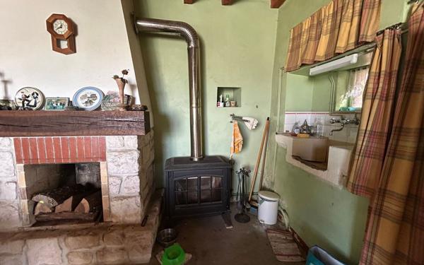 Maison à vendre    1 pièce •  Roussines