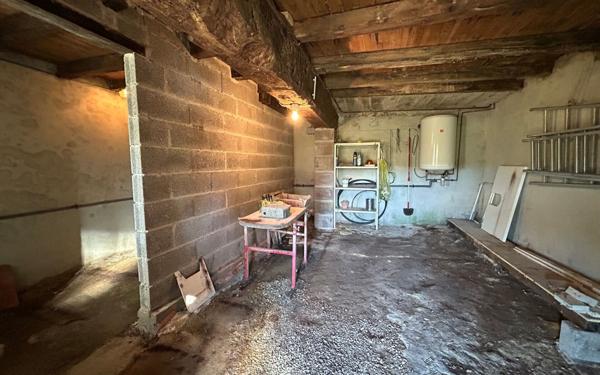 Maison à vendre    1 pièce •  Roussines