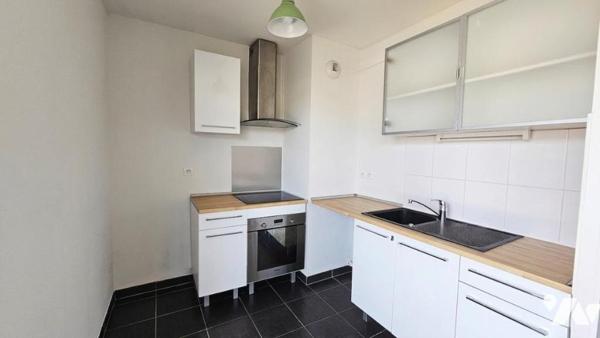 TOURCOING secteur Blanc Seau T2 52m² avec grande terrasse et parking