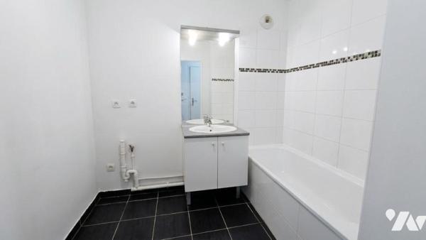 TOURCOING secteur Blanc Seau T2 52m² avec grande terrasse et parking