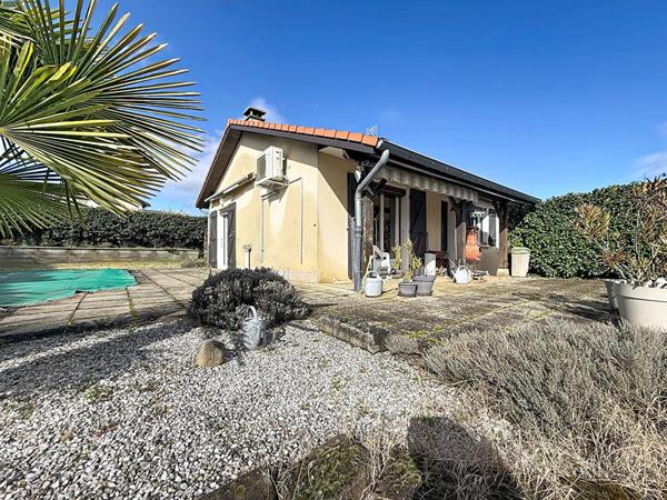 Maison Pérouges 4 pièces 100 m2, terrain clos et piscine, proche Meximieux et gare