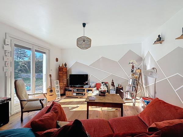 Maison Pérouges 4 pièces 100 m2, terrain clos et piscine, proche Meximieux et gare