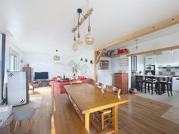 Maison Pérouges 4 pièces 100 m2, terrain clos et piscine, proche Meximieux et gare