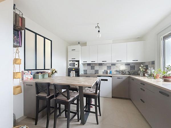 Maison Pérouges 4 pièces 100 m2, terrain clos et piscine, proche Meximieux et gare