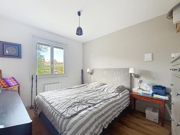 Maison Pérouges 4 pièces 100 m2, terrain clos et piscine, proche Meximieux et gare