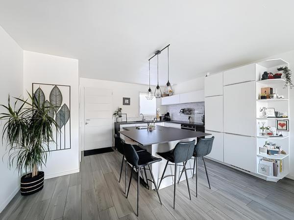 Maison de plain-pied récente - Proche centre de Bouguenais, cadre verdoyant